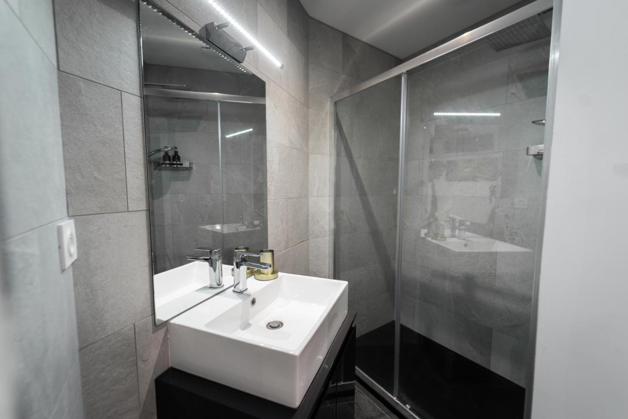 Loft 150 M2 Jacuzzi, Sauna Et Massage Blagnac Exteriör bild